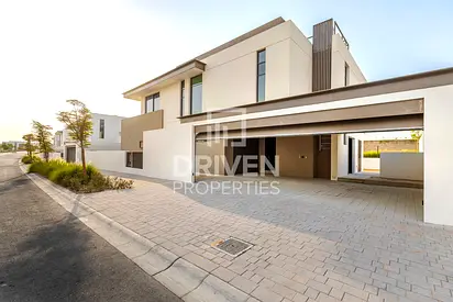 Brand New Spacious Villa | Corner Unit | Near Park