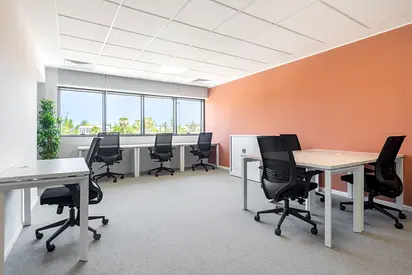 استئجار مساحة مكتبية مصممة بشكل جميل لـ 15 أشخاص في Spaces Media City Dubai