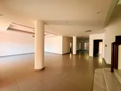 5 Bedroom villa | Premium location | Comercial