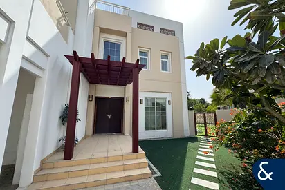 Huge Corner Plot | Standalone | All En-Suite