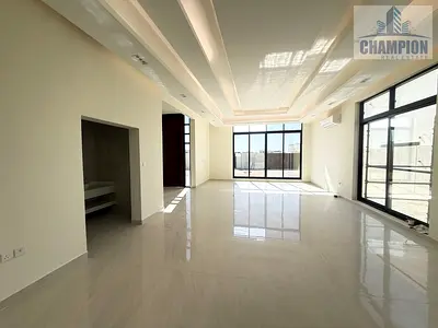 **منزل جديد كلياً مكون من 5 غرف نوم + مجلس + صالة + غرفة للخادمة في منطقة العذبة**