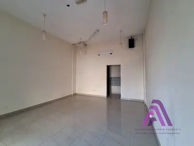 Spacious shop for rent ready to move in