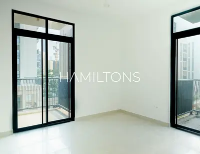 Sea View Apartment | Beachfront Living | Vacant | Resale