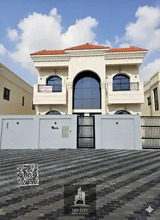 Classic villa for sale with a 10-meter setback, on a main street, next to amenities and an indoor sw