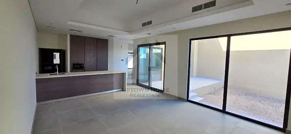 4 Bedroom Villa | midd | Freehold