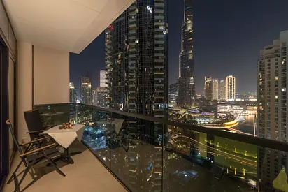 ملاذ حضري أنيق وواسع مكون من 3 غرف نوم مع إطلالة خلابة