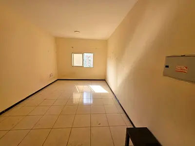 استديو مساحة كبيرة للإيجار السنوي الراشدية عجمان قريب من الجراند مول