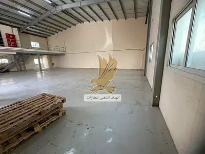 للايجار مسنودع فى مدينة الامارات الصناعية ومعه ميزانين  المساحة الكلية 4000 قدم  كهرباء 36 kw  الايجار 250000 درهم غير مسموح لقطع الغيار او الجراجات