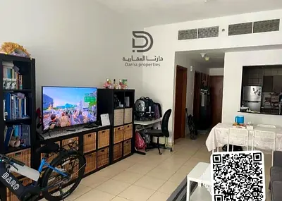 Spacious 1 Bedroom Apartment with Private Parking, located on a mid-floor and offering a modern layout with excellent finishing.
The apartment has a total area of 1,130 sq.ft and is perfectly situated