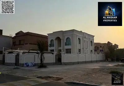 فرصة مميزة لامتلاك فيلا كورنرعلي الطريق الرئيسي مباشر ومساحة ارض 5000 قدم بتشطيب سوبر ديلوكس في منطقة المويهات 1، موقع سكني هادئ وقريب جدًا من جميع ان