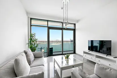 Luxury 2BR Apt with Pool, Gym & Sea Views | Furnished | Flexible term