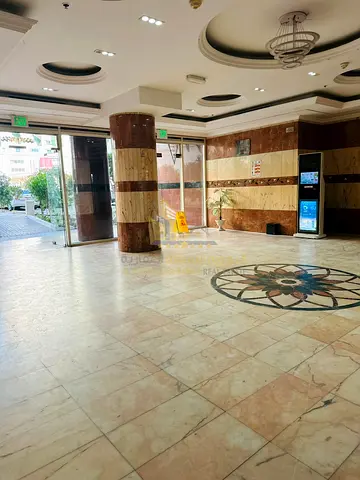 للايجار غرفتين و صاله في برج روز الشارقه