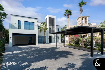 6,250 Sq Ft BUA l 5 Bedroom l Fully Renovated