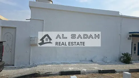 للبيع بيت بالناصريه 
تانى قطعه من 
الشارع العام 
مساحه الارض 2500 قدم 
شارع جار وسكه موجر 35000 الف 
مطلوب 630.000 درهم