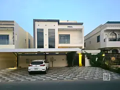 For rent: 3-story villa on a main double street, 6 master bedrooms with an internal roof. The villa
