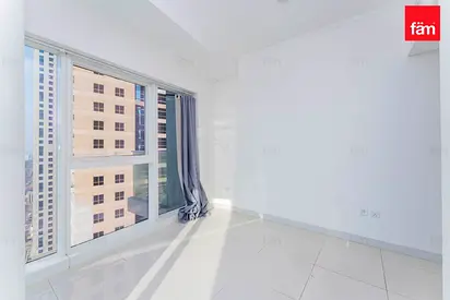 Corner | Sea + Skyline View | Rented