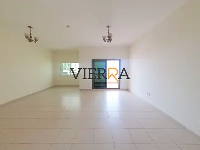 تصميم أنيق | غرفة غسيل مع مخزن | شاغر عند الانتقال