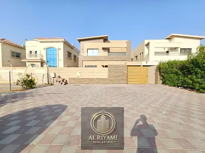 فيلا فاخرة بديزاين اوروبى وبموقع متميز واستراتيجى بمنطقة الروضة بالقرب من شارع الشيخ محمد بن زايد