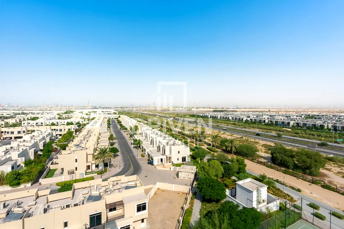 Stunning Unit | Fully Furnished | Mid Floor