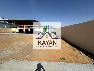 أرض صناعية للإيجار – 12,000 قدم مربع مع  شبرة مفتوحة -غرفتين سكن للعمال، بالإضافة إلى مكتب إداري. مزودة بكهرباء 30 كيلو