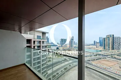 Junior 1BR | Stunning Canal and City View | Vacant