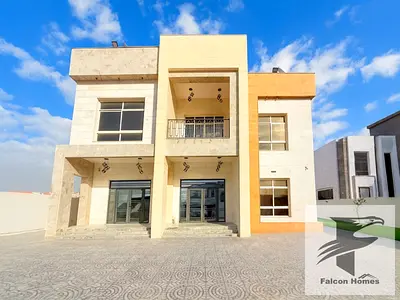 فيلا واسعة مكونة من 5 غرف نوم مع حديقة كبيرة