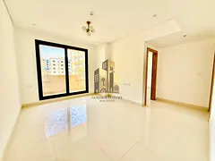 Brand new building // well maintained apt // with terrace // ready to move in