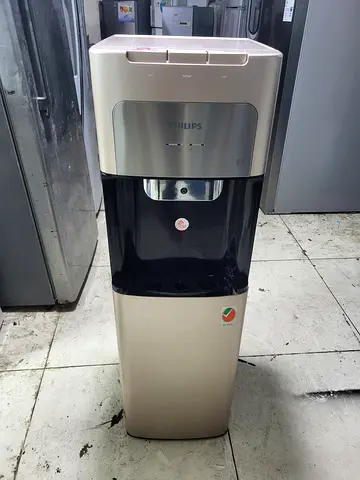 Bottom load water dispenser