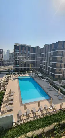 للإيجار شقة 3 غرف وصالة في جزيرة مريم مبنى جواهر