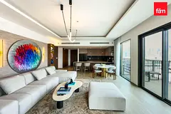 Corner unit, Skyline Apartment In Central Park