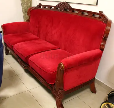 Elegant Vintage Solid Wood 3-Seater Sofa – Red Velvet – Excellent Condition