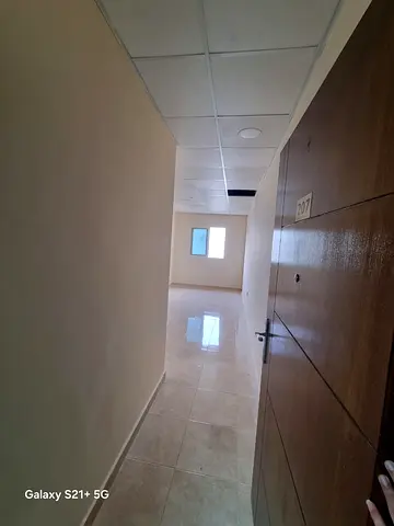 غرفة وصالة للإيجار في ميسلون الشارقة | صيانة مجانية | موقع حيوي