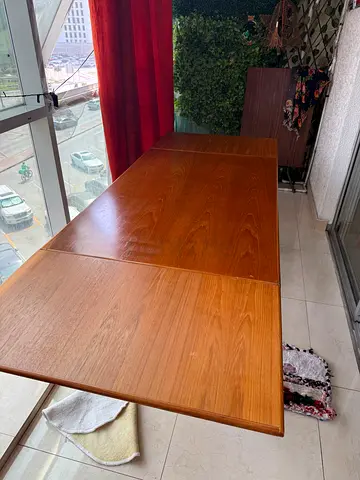 URGENT - Extendable Wood Dining Table