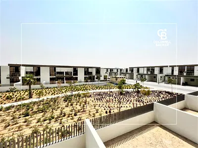 Single Row | On the Park | Bright and Spacious