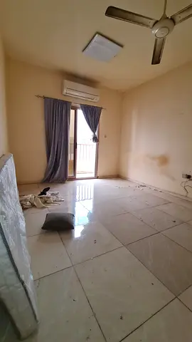 2 غرفه وصاله مع 2 حمام سكن عائلي بالشارقه القاسميه المحطه موقع مميز بالقرب من جميع الخدمات وعلى مخرج دبي