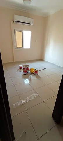 للإيجار السنوي – الشارقة / النباعه (حي شرق) شقة غرفة وصالة منفصلة 2 حمام تكييف اسبليت موقع حيوي قريب من جميع الخدمات  السعر السنوي: 27,000 درهم الدفعا