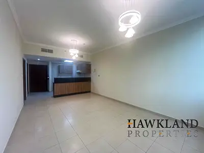 Specious Vacant 1 B/R Middle Floor Down Town View