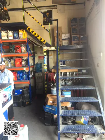 للبيع – مجمع محلات مع سكن عمال (كمب كامل الخدمات) صناعة عجمان