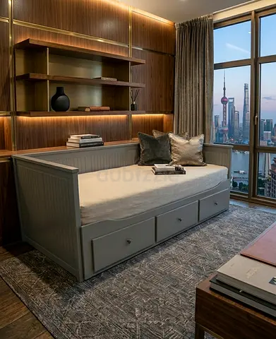 Grey Day bed – Unique Description