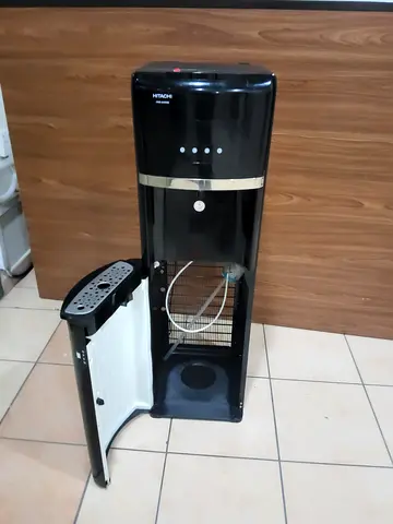 Bottom load water dispenser
