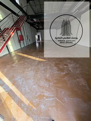 للايجار في الجرف الصناعيه 1 مستودعين 7650 قدم ميزانين كهرباء 95 كيلو السعر 335 الف
