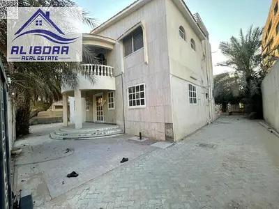 فيلا للبيع في عجمان – منطقة النعيمية   📍 موقع استراتيجي على شارع رئيسي   📌 تصنيف سكني – تجاري  المساحة: 5600 قدم مربع