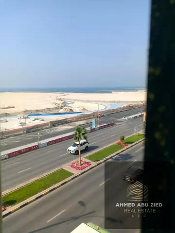 3 غرف وصاله | اطلالة بحر مباشره |مساحه واسعه |قريبه من مخرج دبي والشارقه