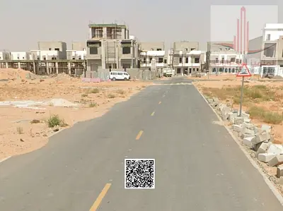 للبيع قطعتان متجاورتان تاون هاوس بالحليو 2 عجمان تصريح بناء أرضي وطابقين على شارع قار مساحة 160 متر لكل قطعة فرصة استثمارية مميزة
