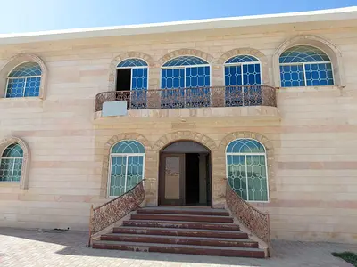 A distinctive corner villa for sale in Al Ramakiya – Wasit Suburb – Sharjah – spacious and with a complete family-friendly design. 🔹 Property Detail