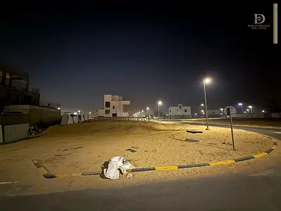 للبيع فى الشارقه   منطقه الحوشى   قطعه ارض سكنيه / مساحه الارض : 5290 قدم   موقع مميز جدا / زاويه على شارعين 18 متر و 18 متر