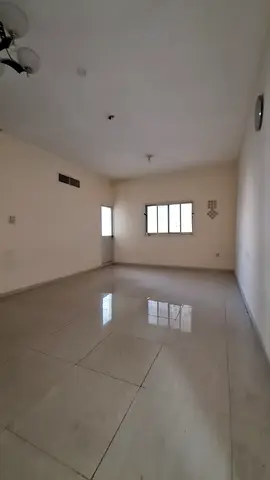 متاح شقه 2 غرفه وصاله بالشارقه القاسميه مساحه واسعه سكن عائلي حصرا تكييف مركزي وموقع ممتاز بالقرب من جميع الاحتياجات