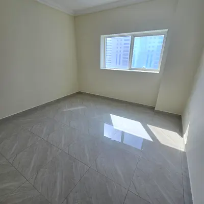 شقة 3 غرف مع مخزن وباركن فري