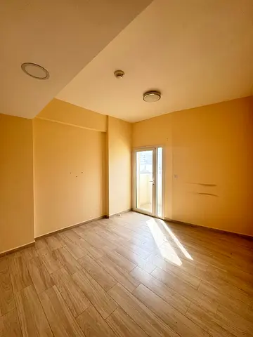 شقة غرفتين وصالة للإيجار السنوي بالقاسمية – باركينج مجاني