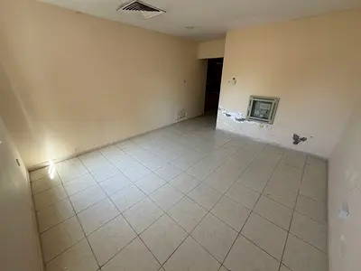 الراشدية – عجمان، قريب جداً من حديقة السيدات وعلى بعد دقائق فقط من كورنيش عجمان، موقع حيوي وآمن مع سهولة الوصول لجميع الخدمات الأساسية مثل المولات، ال